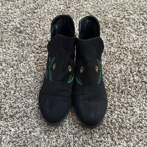 Black Embroidered Women's Shoes